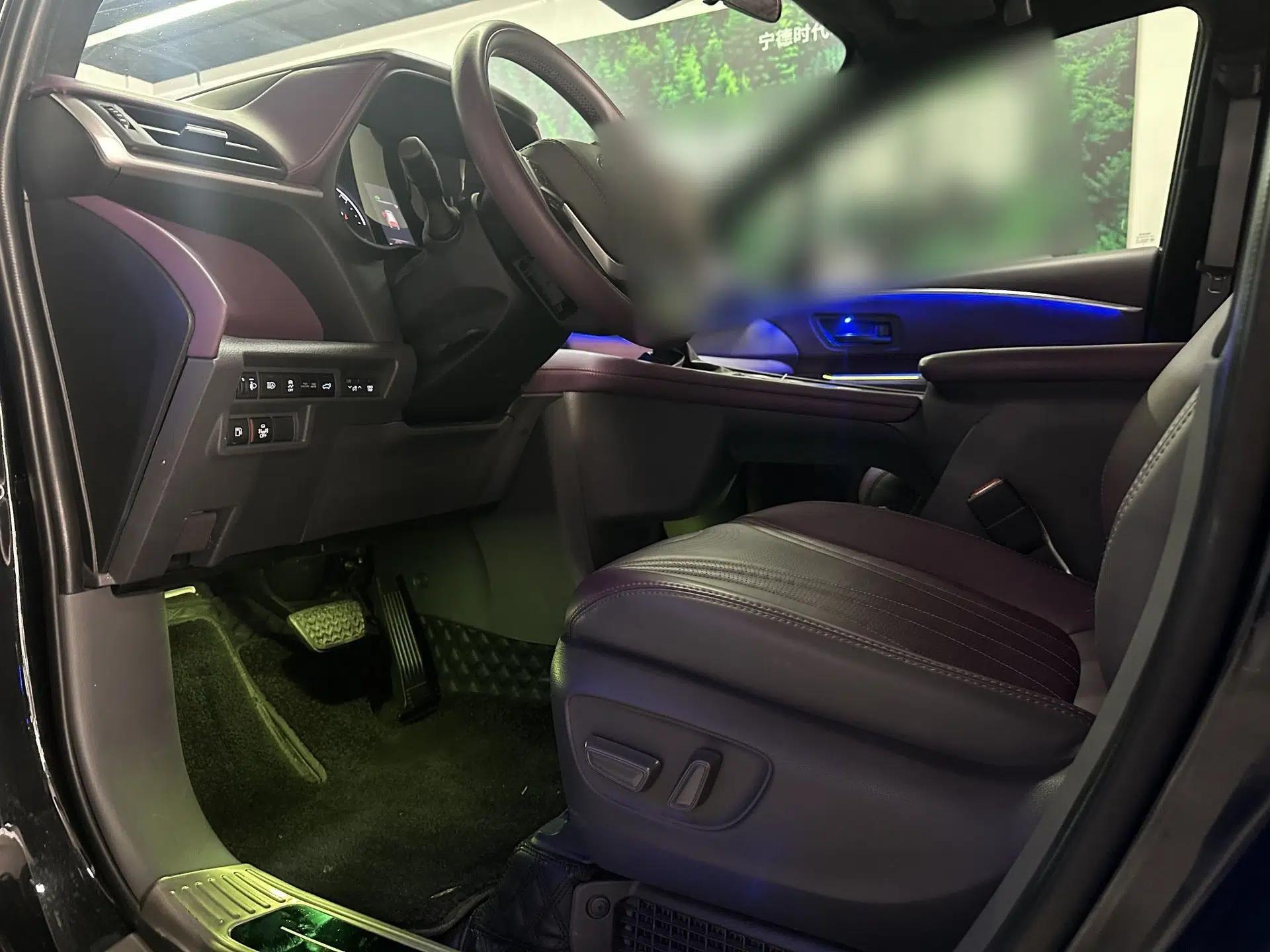 Toyota SIENNA 2024 2.5L Hybrid Comfort Edition — миниатюра 18