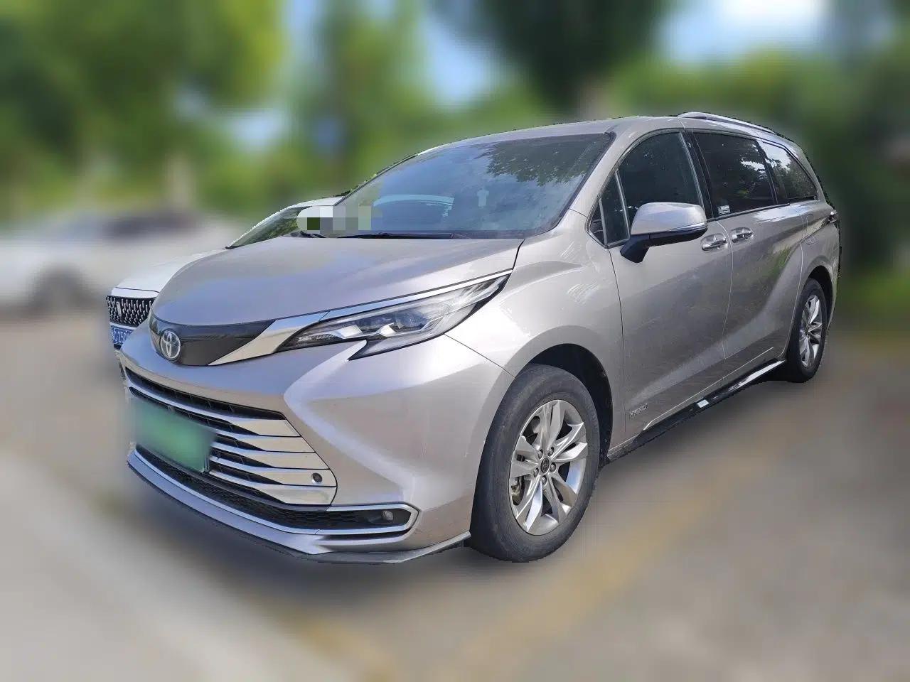 Toyota SIENNA 2021 2.5L Hybrid Platinum Edition — миниатюра 1