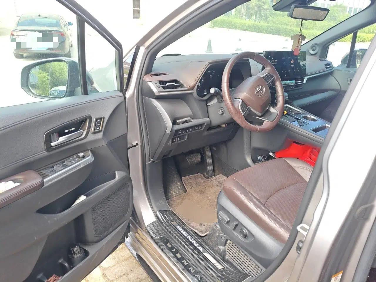 Toyota SIENNA 2021 2.5L Hybrid Platinum Edition — миниатюра 16