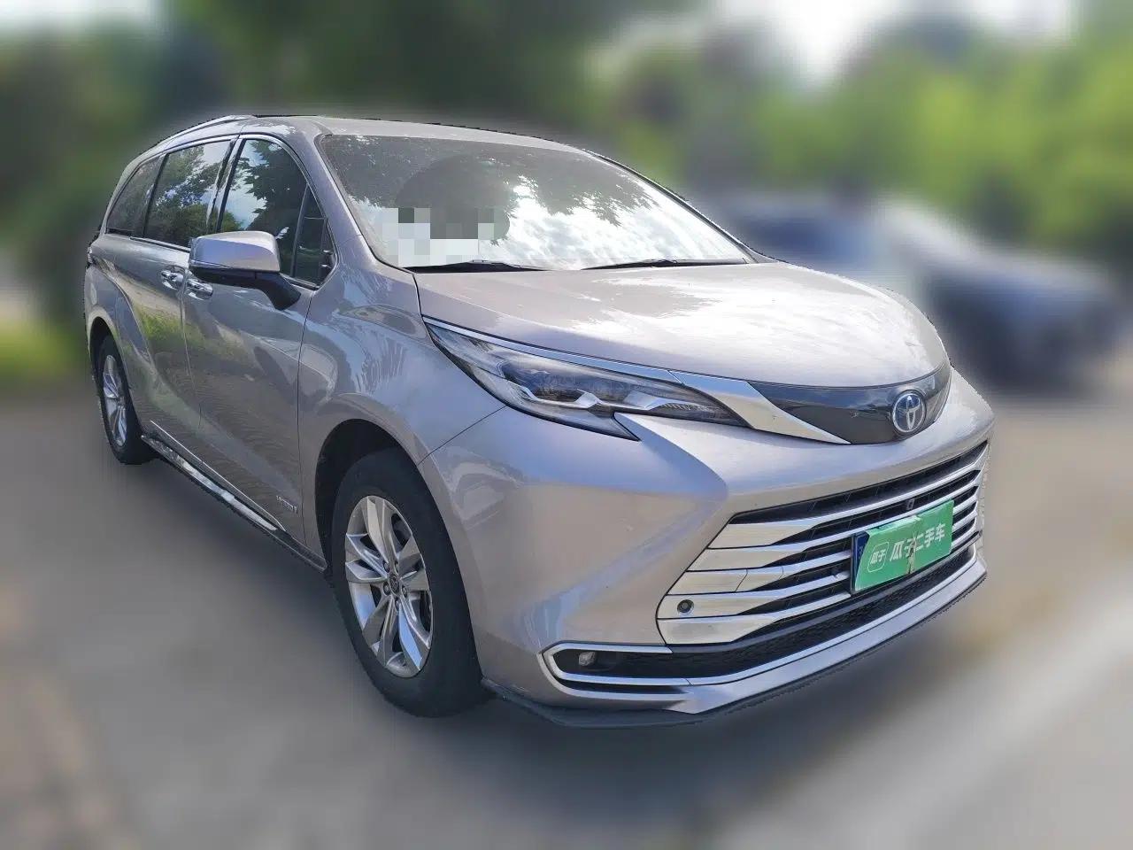 Toyota SIENNA 2021 2.5L Hybrid Platinum Edition — миниатюра 3