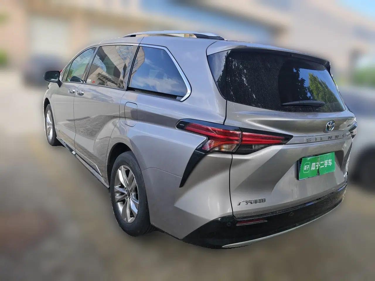 Toyota SIENNA 2021 2.5L Hybrid Platinum Edition — миниатюра 4