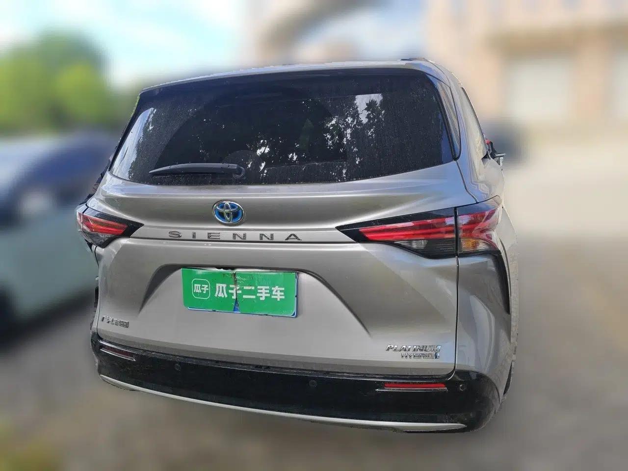 Toyota SIENNA 2021 2.5L Hybrid Platinum Edition — миниатюра 5
