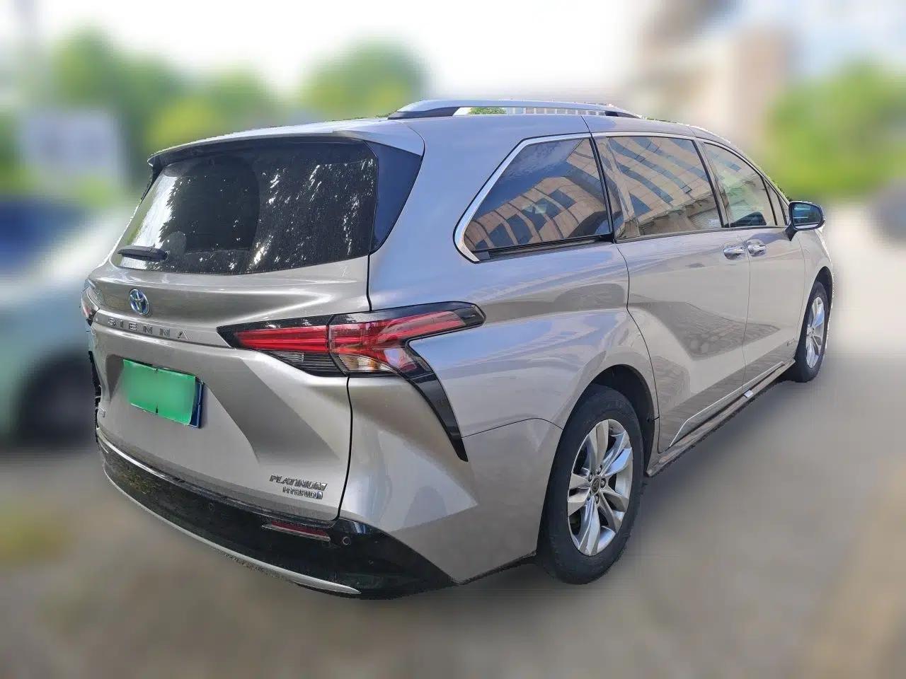 Toyota SIENNA 2021 2.5L Hybrid Platinum Edition — миниатюра 6