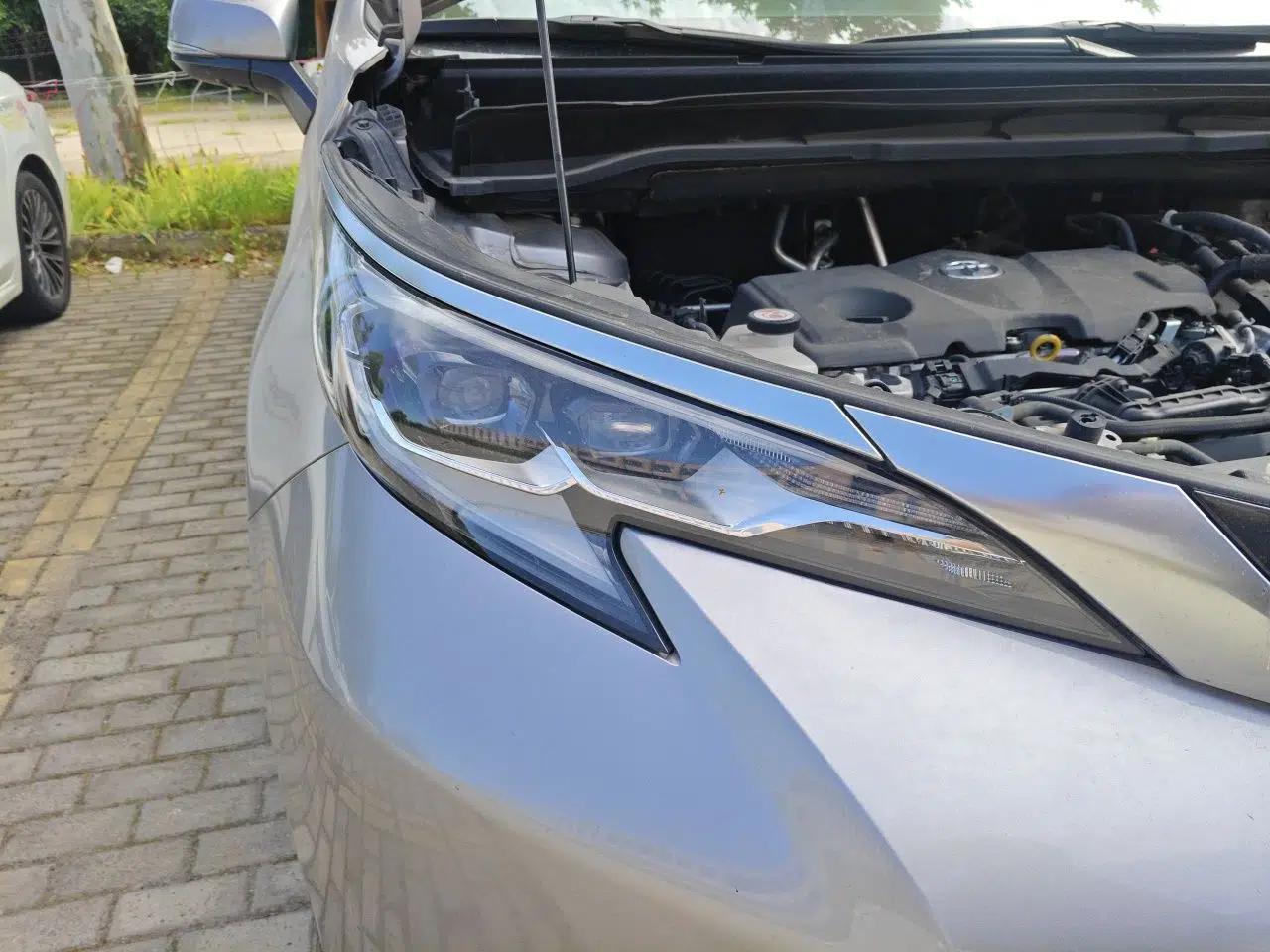 Toyota SIENNA 2021 2.5L Hybrid Platinum Edition — миниатюра 7