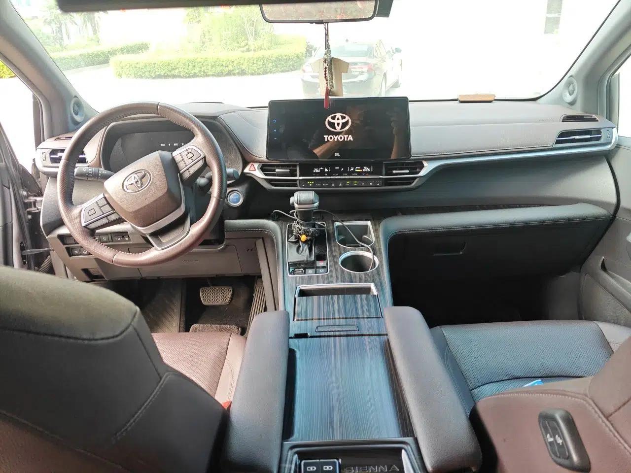 Toyota SIENNA 2021 2.5L Hybrid Platinum Edition — миниатюра 9
