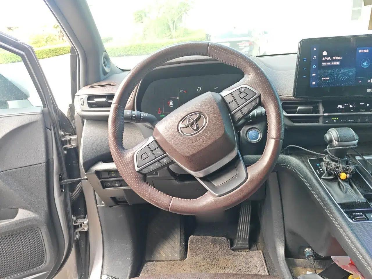 Toyota SIENNA 2021 2.5L Hybrid Platinum Edition — миниатюра 10