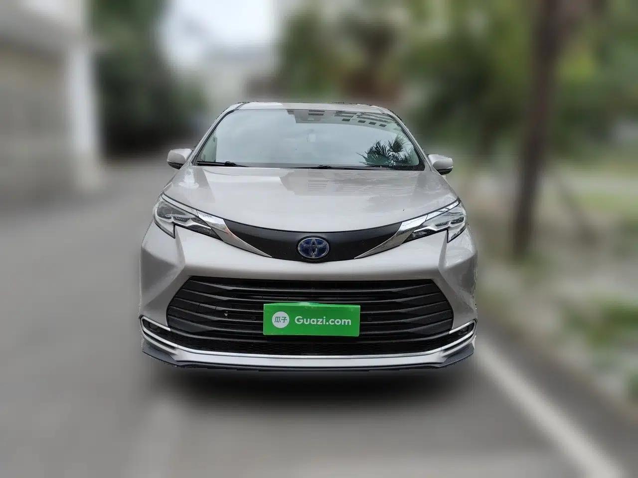 Toyota SIENNA 2021 2.5L Hybrid Comfort Edition — миниатюра 2