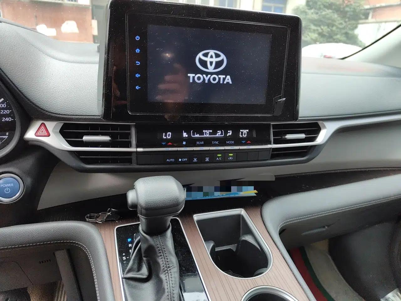 Toyota SIENNA 2021 2.5L Hybrid Comfort Edition — миниатюра 13