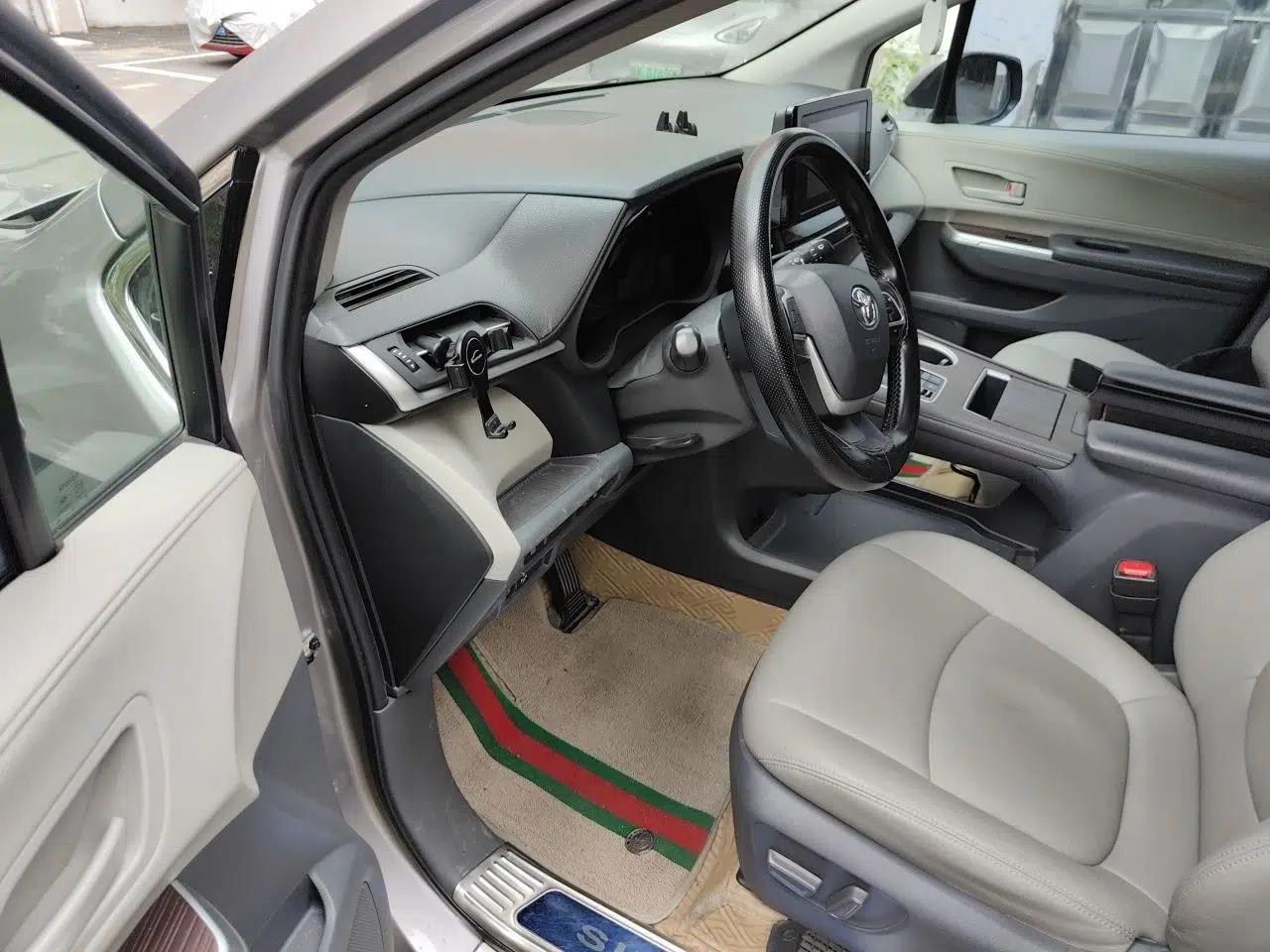 Toyota SIENNA 2021 2.5L Hybrid Comfort Edition — миниатюра 16