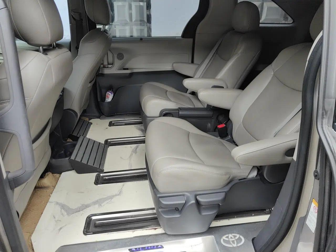Toyota SIENNA 2021 2.5L Hybrid Comfort Edition — миниатюра 17