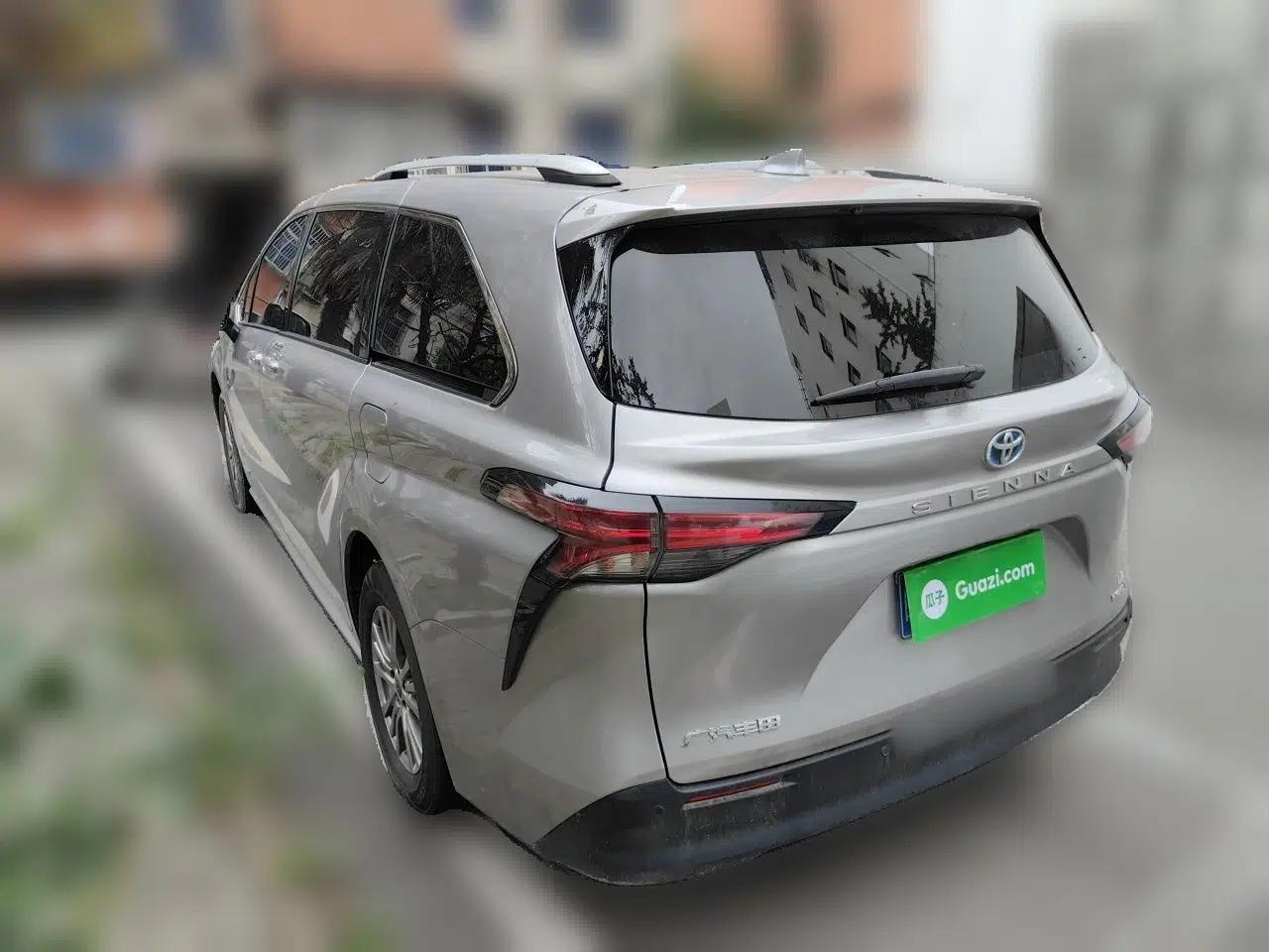Toyota SIENNA 2021 2.5L Hybrid Comfort Edition — миниатюра 4