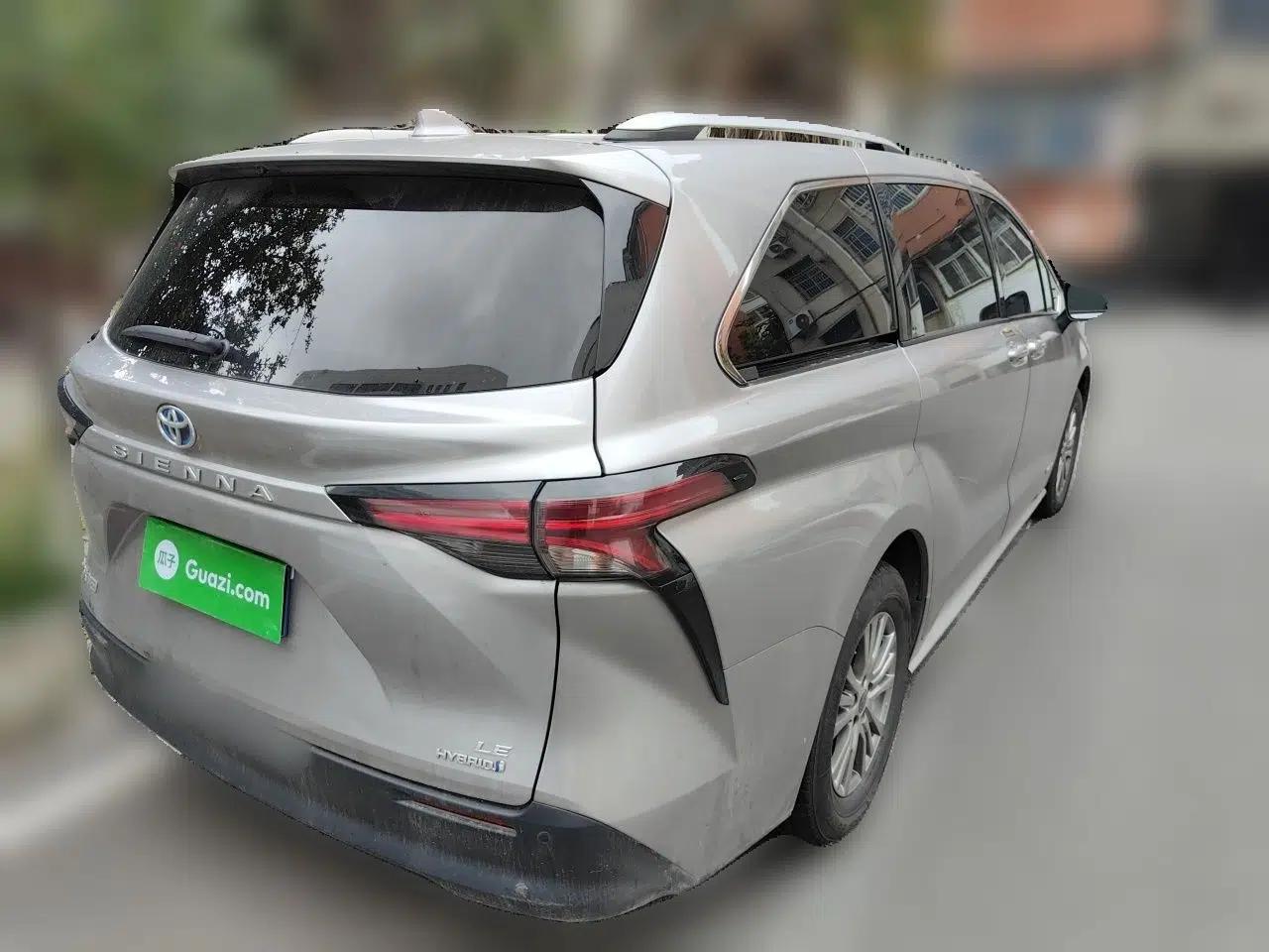Toyota SIENNA 2021 2.5L Hybrid Comfort Edition — миниатюра 6