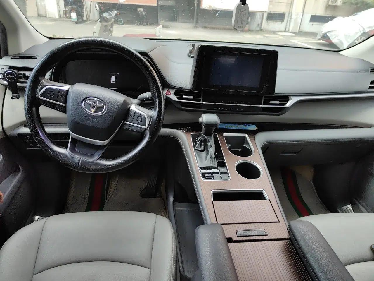 Toyota SIENNA 2021 2.5L Hybrid Comfort Edition — миниатюра 9
