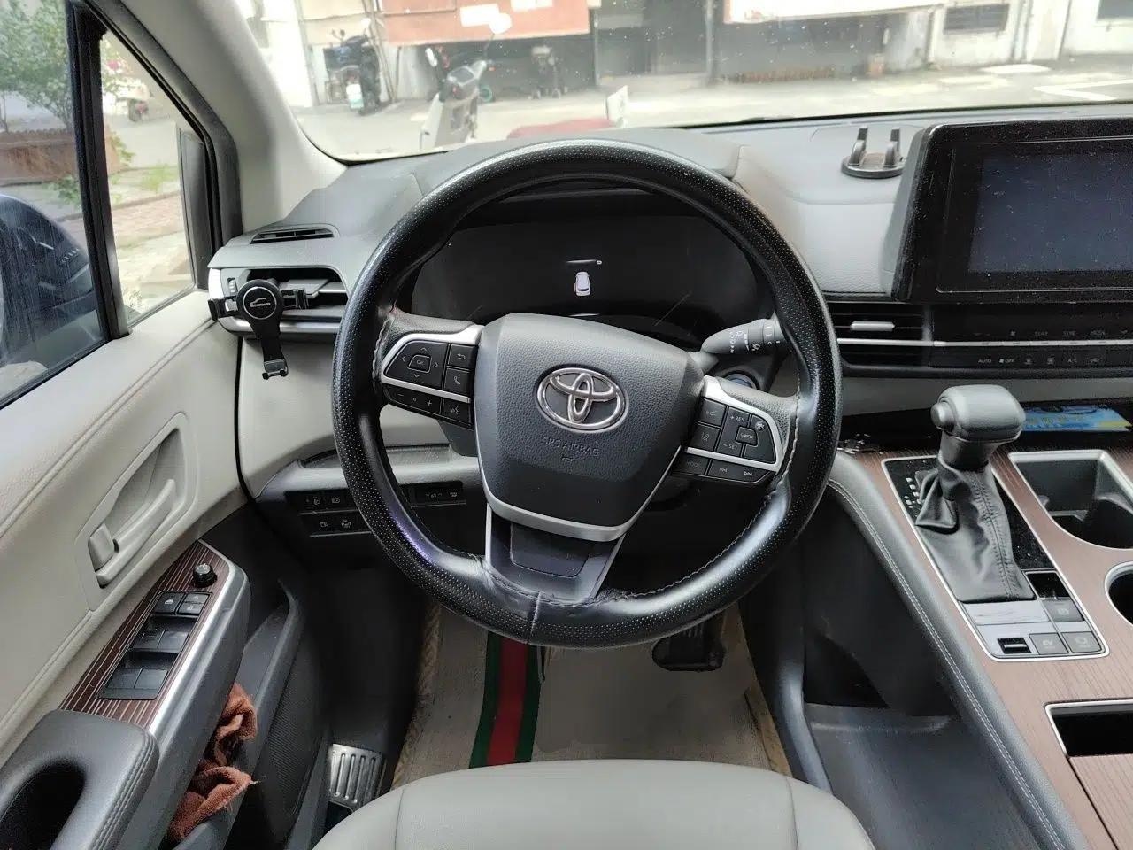 Toyota SIENNA 2021 2.5L Hybrid Comfort Edition — миниатюра 10