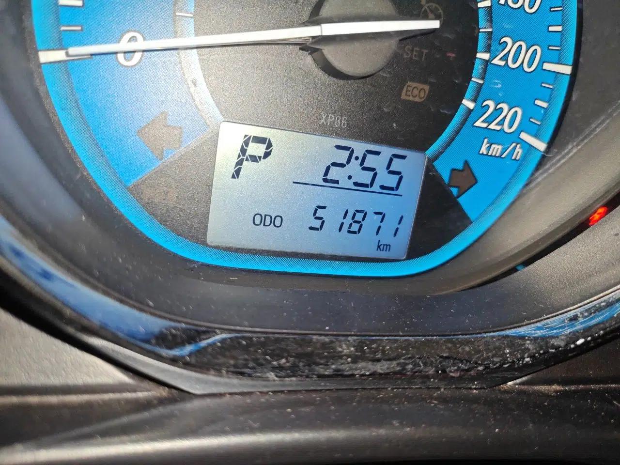 Toyota YARiS L Zhi Xuan 2014 1.5G Automatic Xuan Dong Edition — миниатюра 9