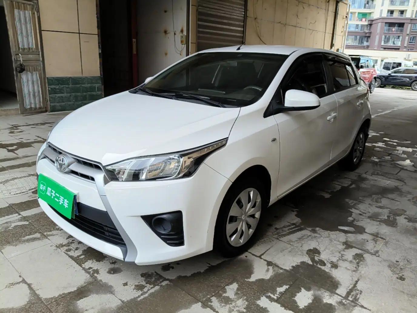 Toyota YARiS L Zhi Xuan 2015 1.5E Automatic Charm Edition — миниатюра 1