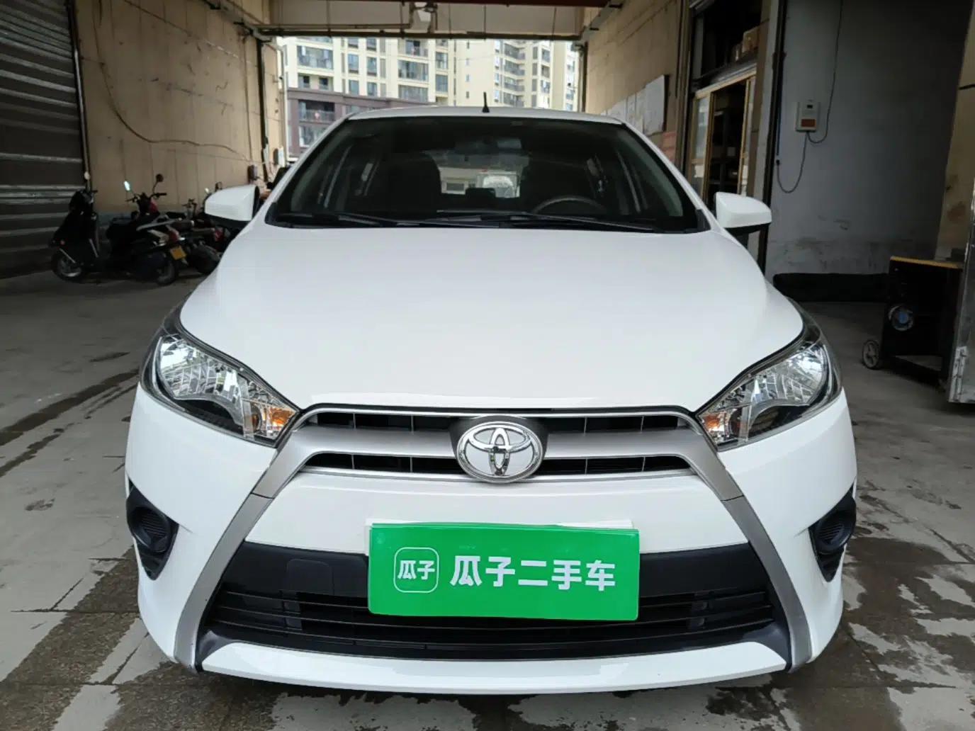 Toyota YARiS L Zhi Xuan 2015 1.5E Automatic Charm Edition — миниатюра 2