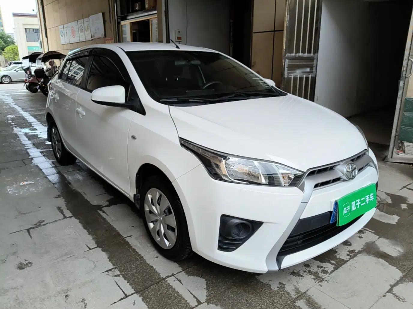 Toyota YARiS L Zhi Xuan 2015 1.5E Automatic Charm Edition — миниатюра 3