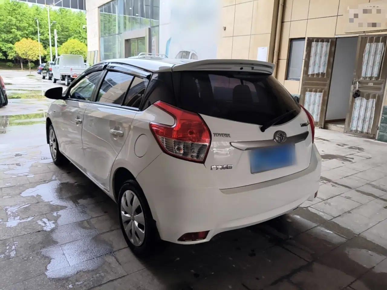 Toyota YARiS L Zhi Xuan 2015 1.5E Automatic Charm Edition — миниатюра 4