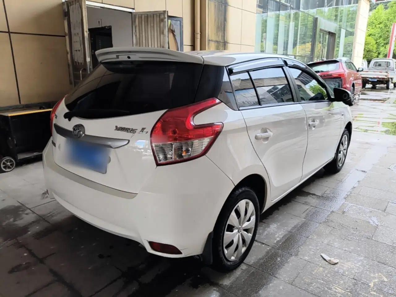 Toyota YARiS L Zhi Xuan 2015 1.5E Automatic Charm Edition — миниатюра 6