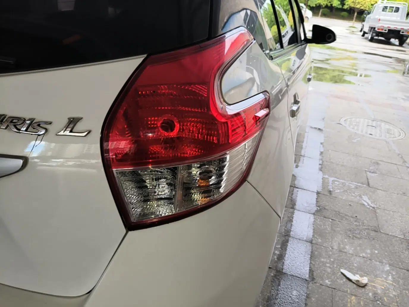 Toyota YARiS L Zhi Xuan 2015 1.5E Automatic Charm Edition — миниатюра 9