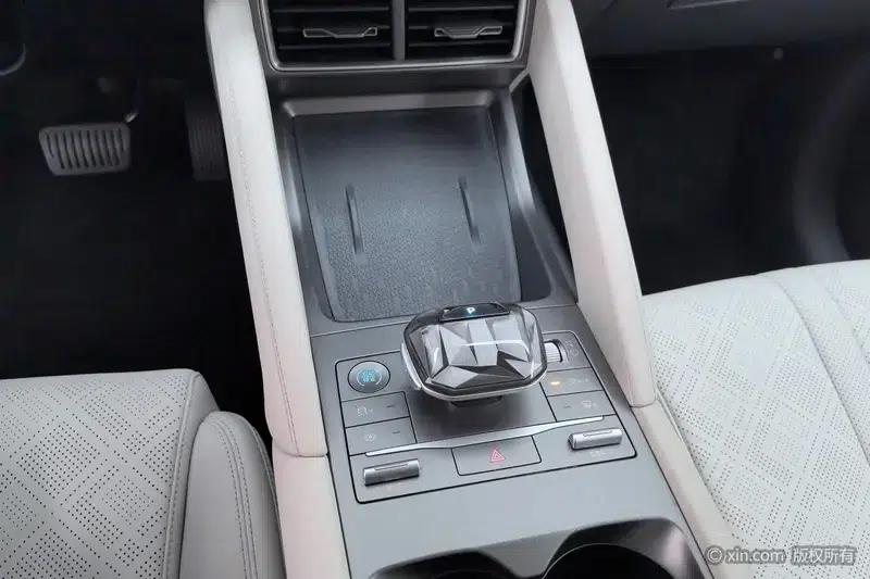 Yuan UP 2024 401KM Leading Edition — миниатюра 14