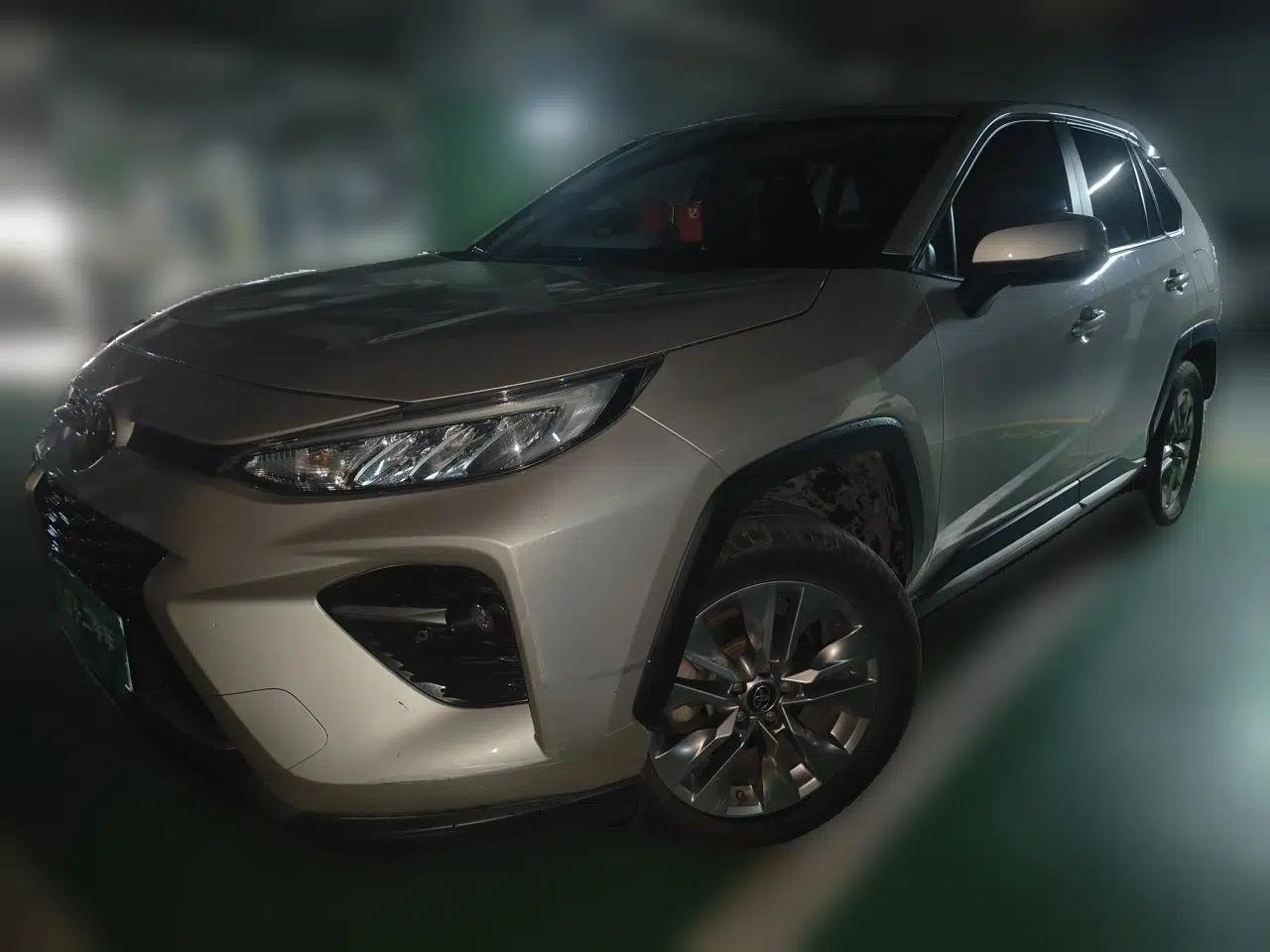 Toyota Wildlander 2020 2.0L CVT 4x4 Luxury Edition — миниатюра 1