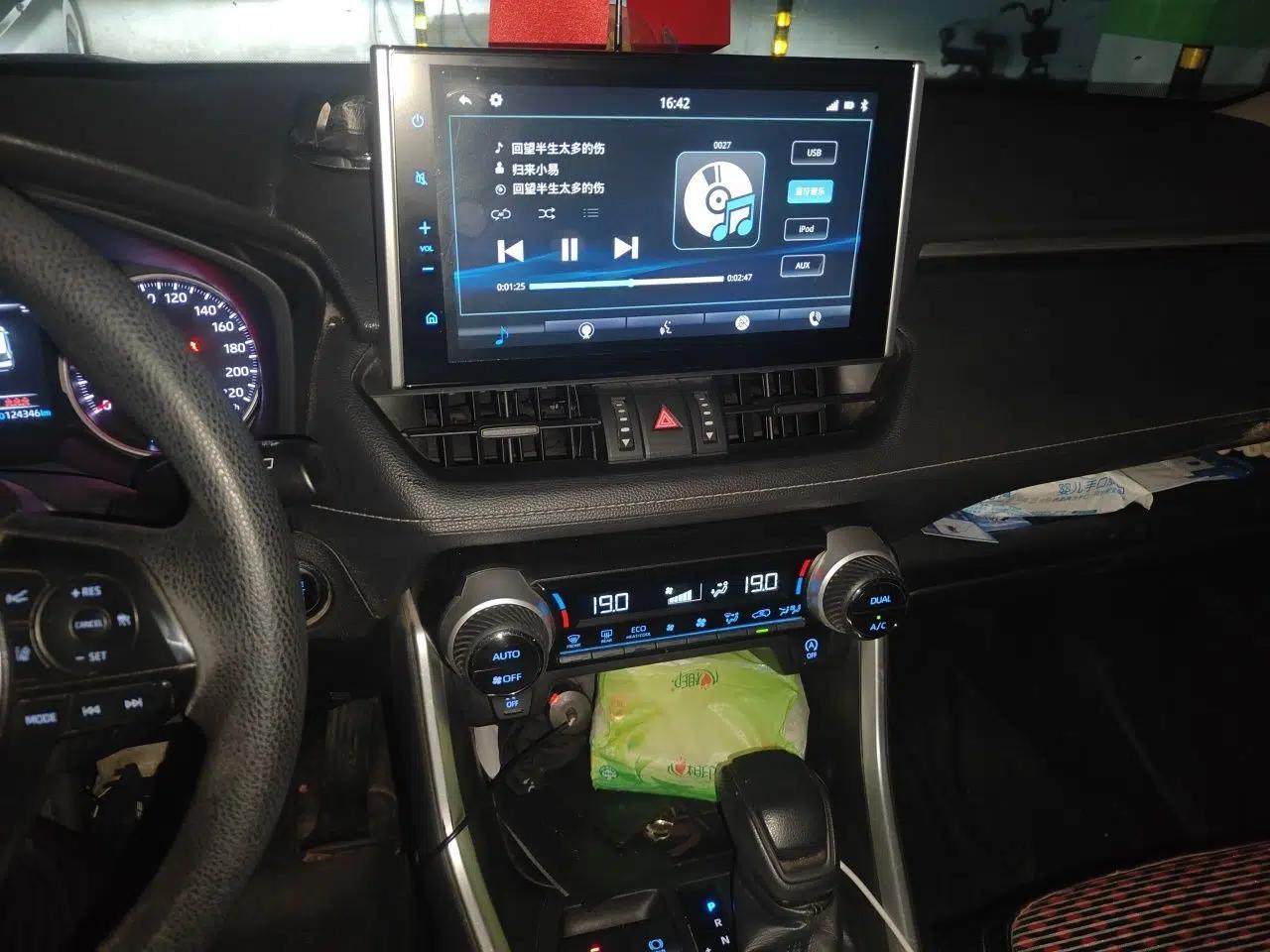 Toyota Wildlander 2020 2.0L CVT 4x4 Luxury Edition — миниатюра 13
