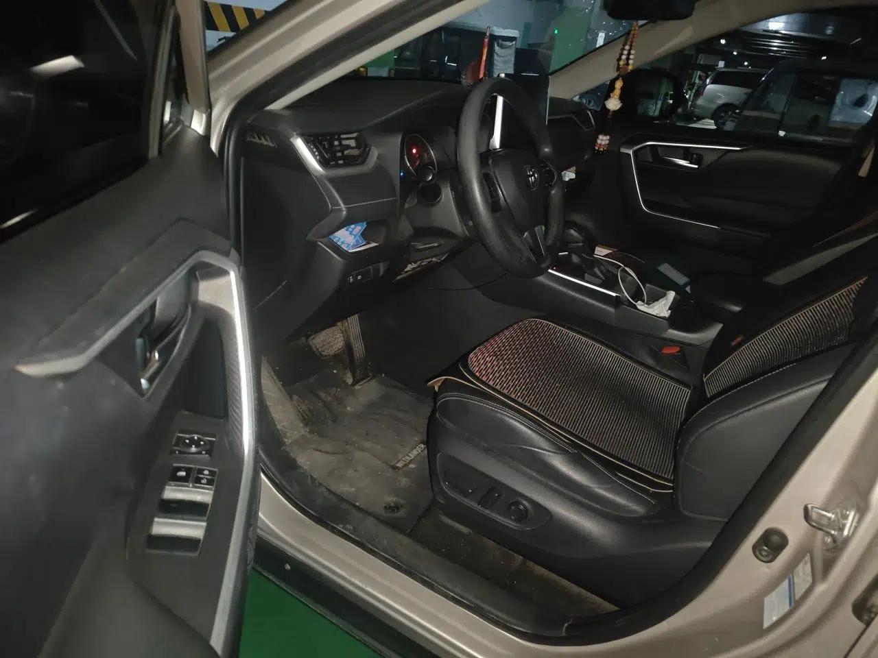 Toyota Wildlander 2020 2.0L CVT 4x4 Luxury Edition — миниатюра 16