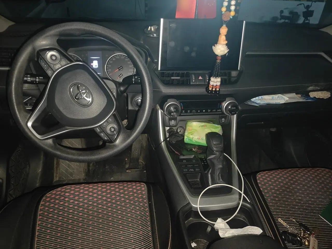 Toyota Wildlander 2020 2.0L CVT 4x4 Luxury Edition — миниатюра 9