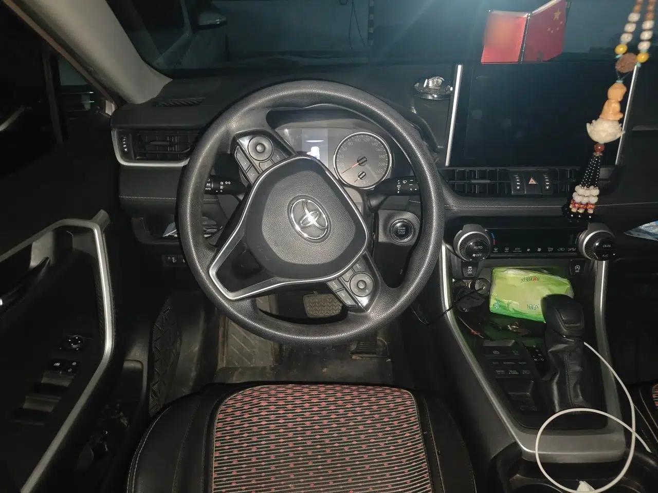 Toyota Wildlander 2020 2.0L CVT 4x4 Luxury Edition — миниатюра 10