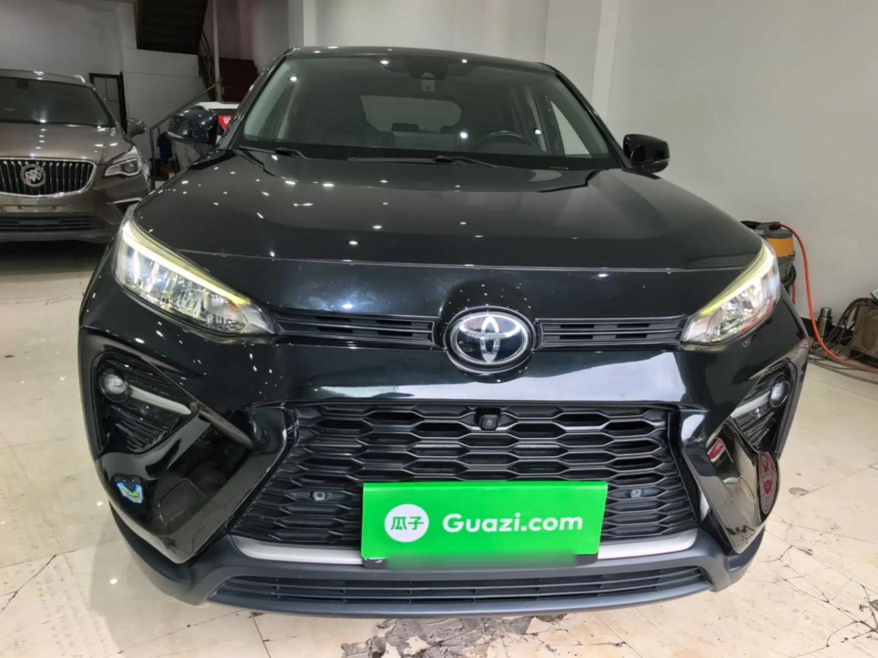 Toyota Wildlander 2022 2.0L CVT Two-Wheel Drive Luxury PLUS Edition — миниатюра 2