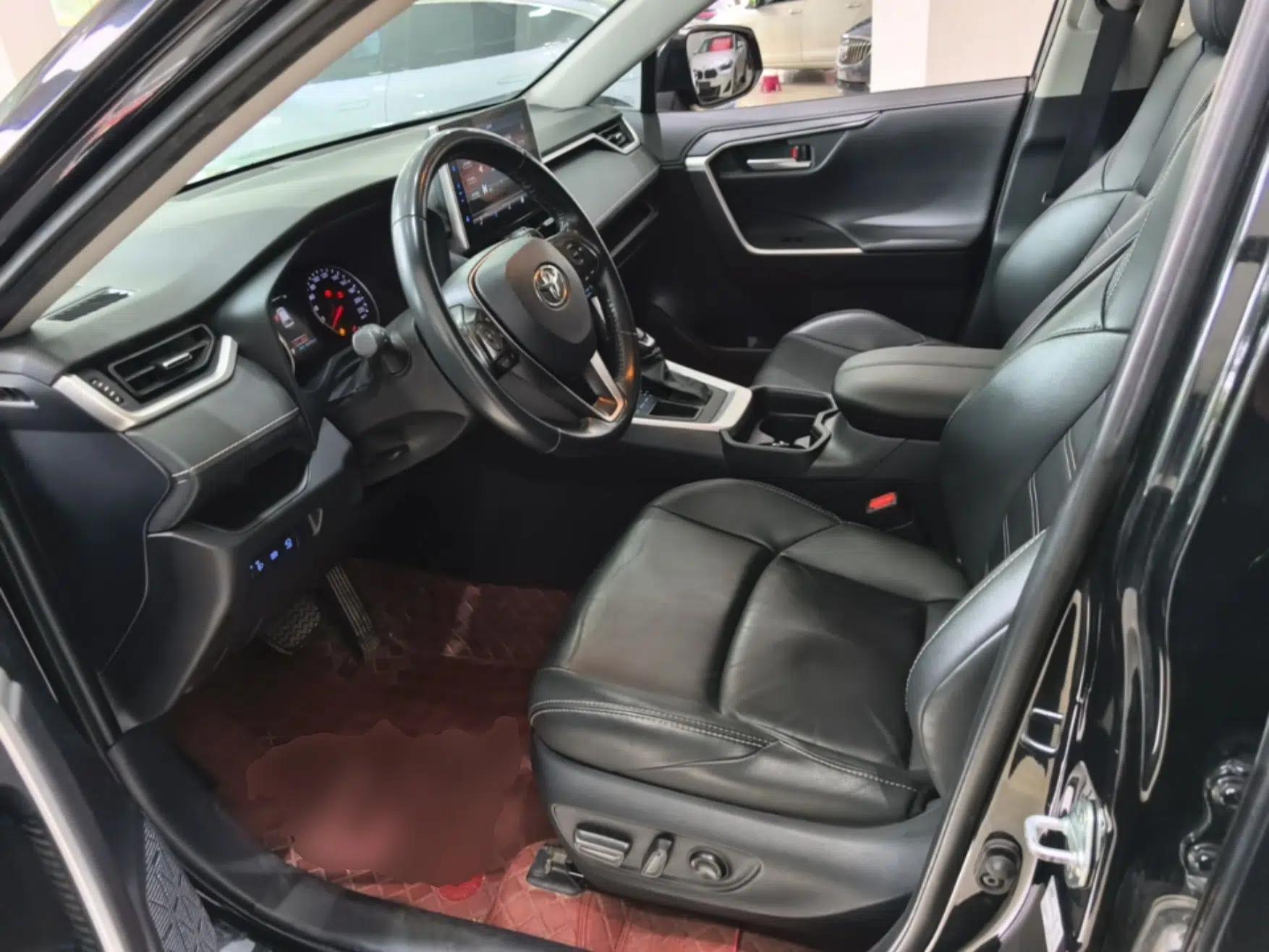 Toyota Wildlander 2022 2.0L CVT Two-Wheel Drive Luxury PLUS Edition — миниатюра 17