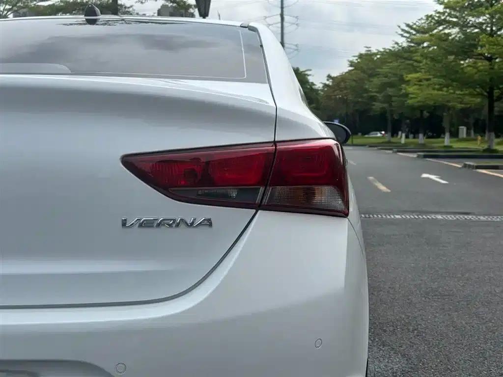 2016 Hyundai Verna 1.4L Automatic Sport — миниатюра 13