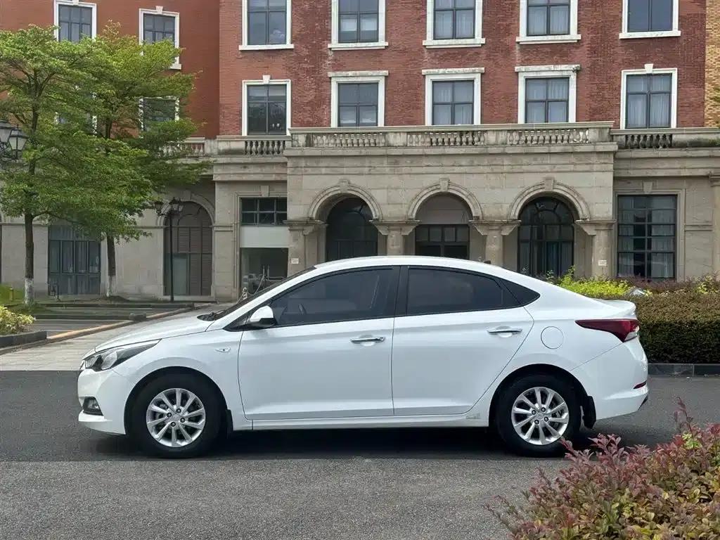 2016 Hyundai Verna 1.4L Automatic Sport — миниатюра 14