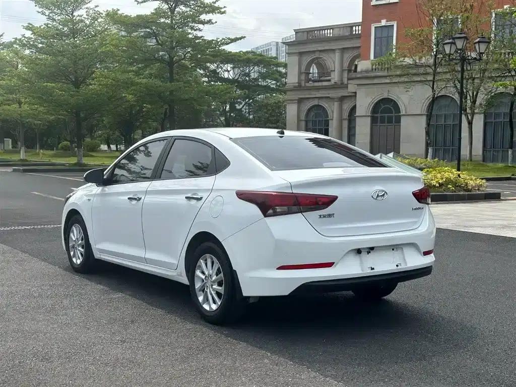 2016 Hyundai Verna 1.4L Automatic Sport — миниатюра 15