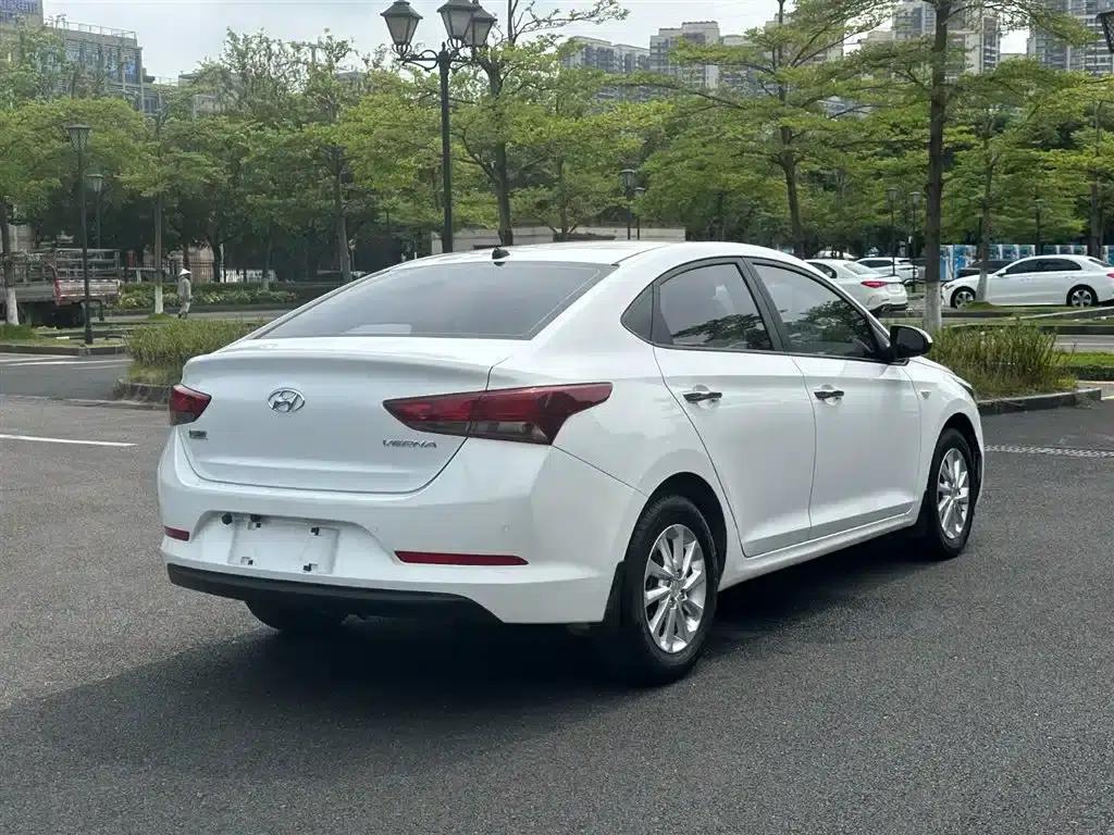 2016 Hyundai Verna 1.4L Automatic Sport — миниатюра 17