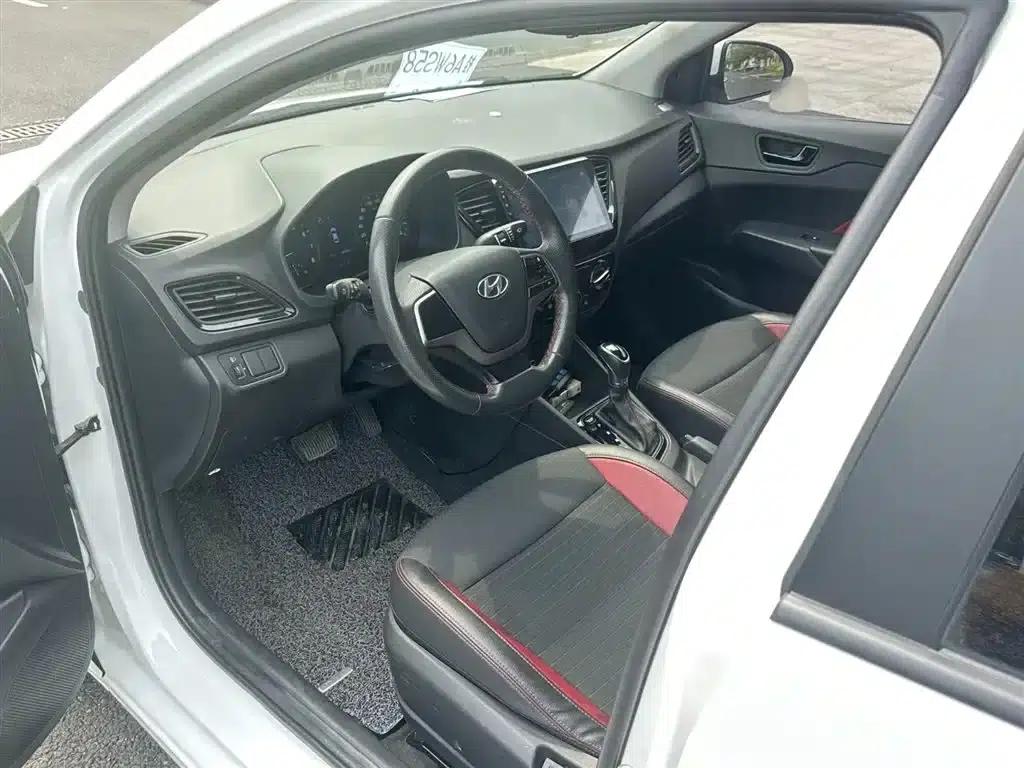 2016 Hyundai Verna 1.4L Automatic Sport — миниатюра 6