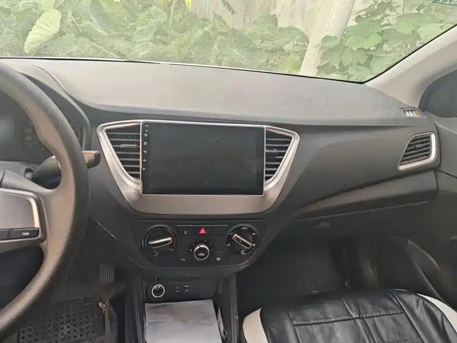 2016 Hyundai Verna 1.4L Manual GLS Cool Edition — миниатюра 13