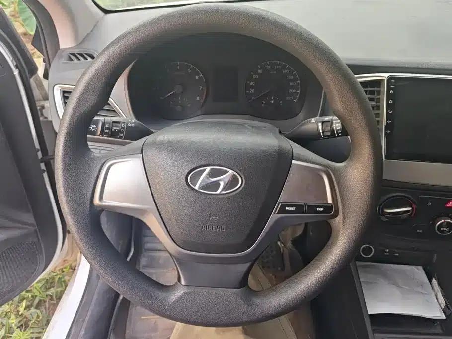 2016 Hyundai Verna 1.4L Manual GLS Cool Edition — миниатюра 15