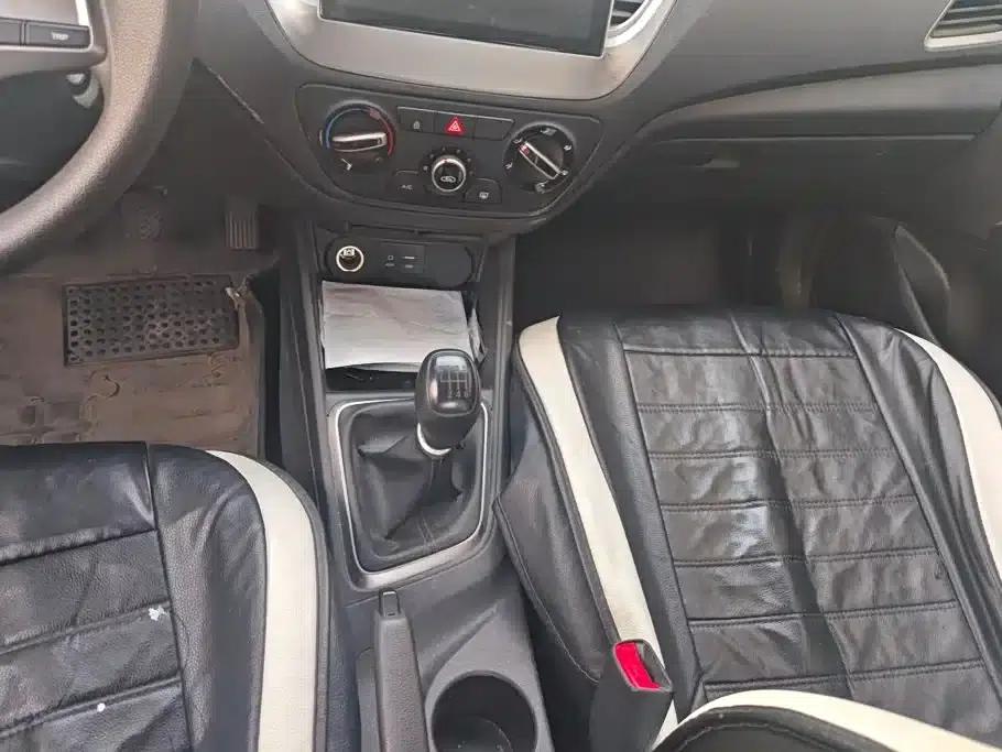 2016 Hyundai Verna 1.4L Manual GLS Cool Edition — миниатюра 16