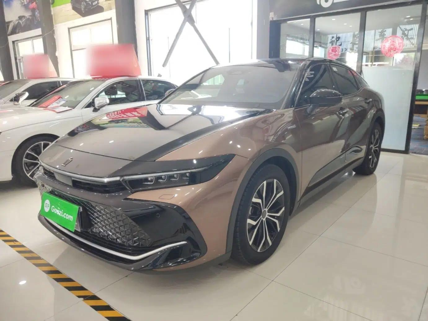 Toyota Crown 2023 2.5L SportCross HEV Two-Wheel Drive Prestige Edition — миниатюра 1