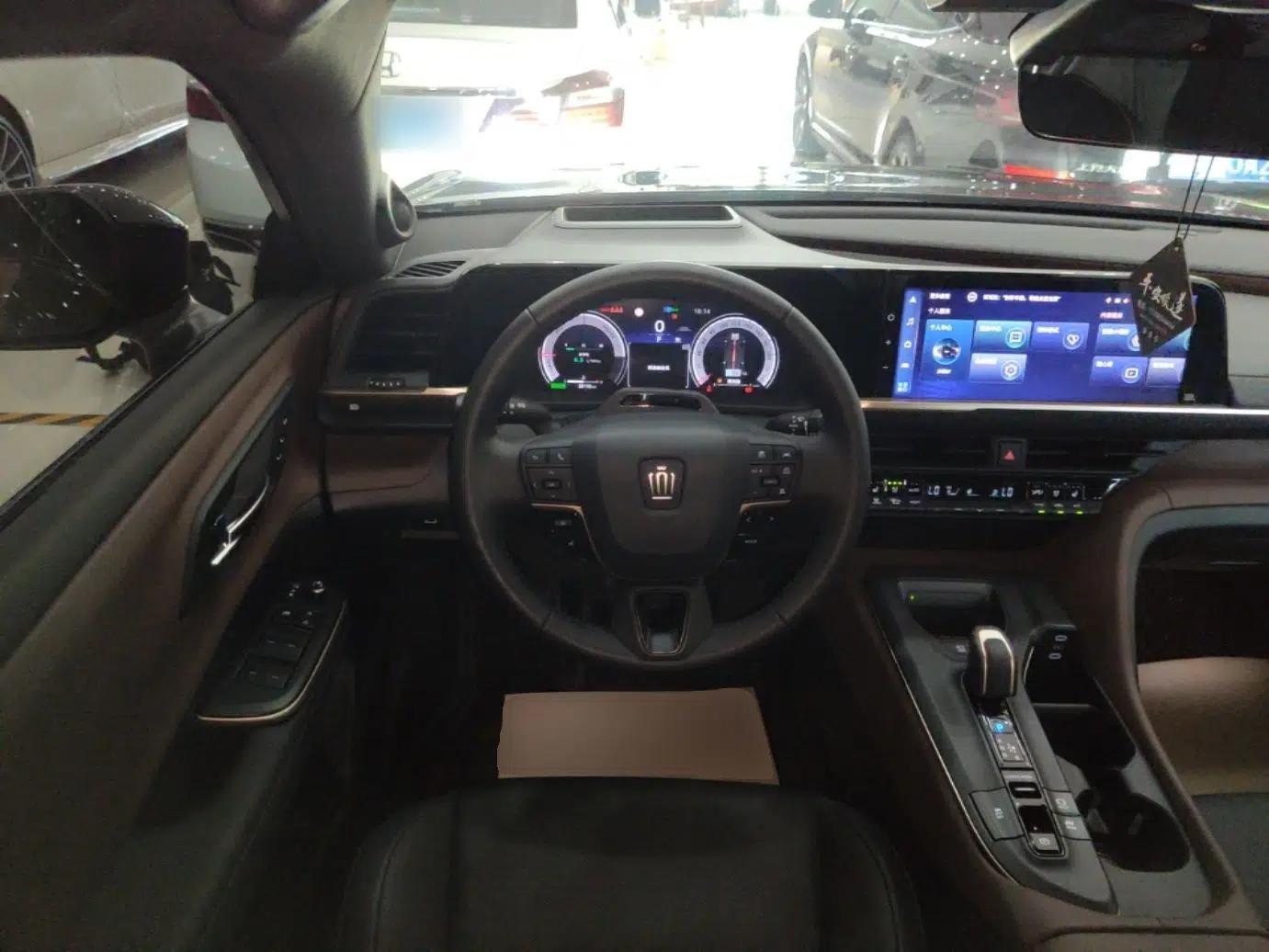 Toyota Crown 2023 2.5L SportCross HEV Two-Wheel Drive Prestige Edition — миниатюра 13