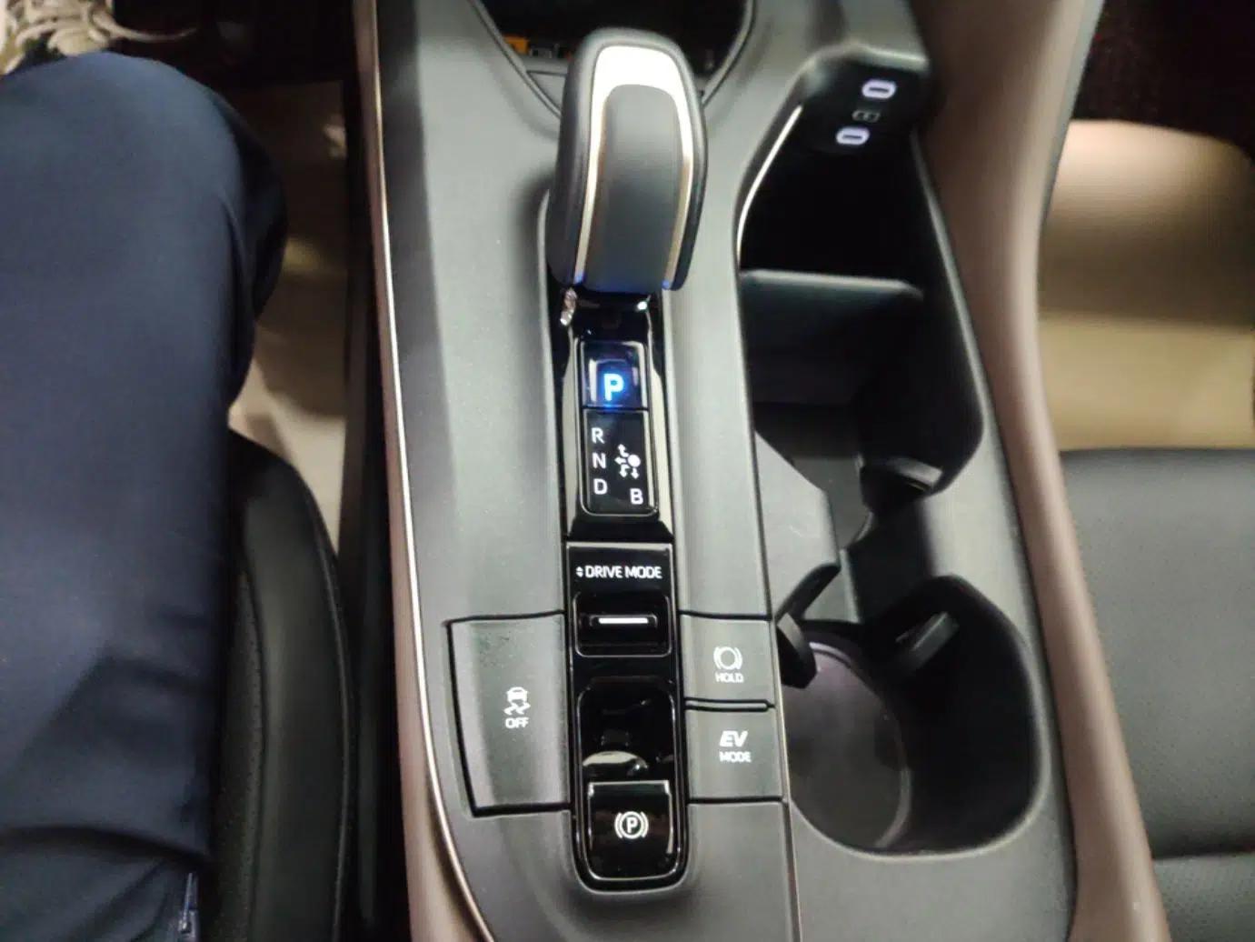 Toyota Crown 2023 2.5L SportCross HEV Two-Wheel Drive Prestige Edition — миниатюра 16