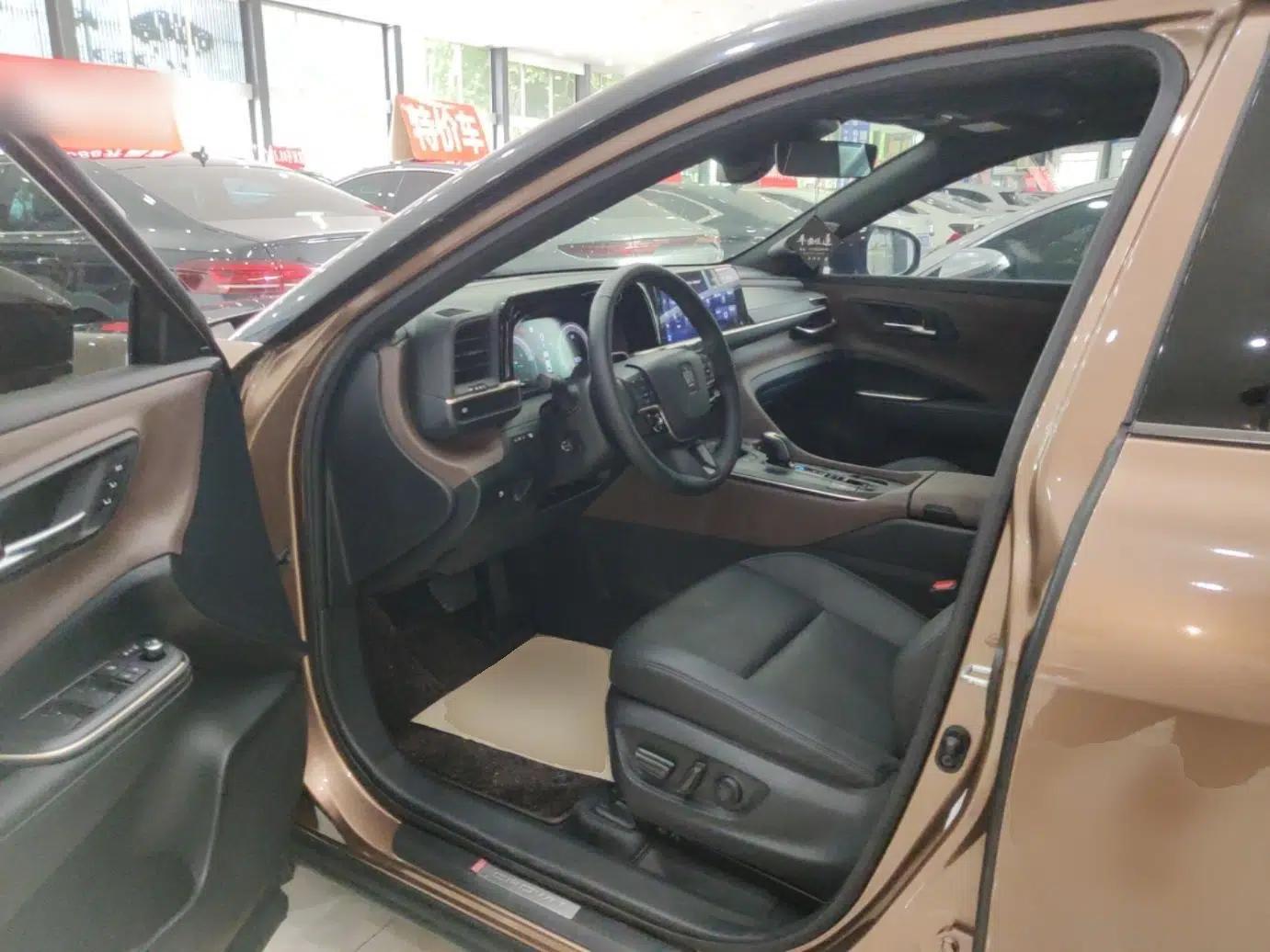 Toyota Crown 2023 2.5L SportCross HEV Two-Wheel Drive Prestige Edition — миниатюра 18