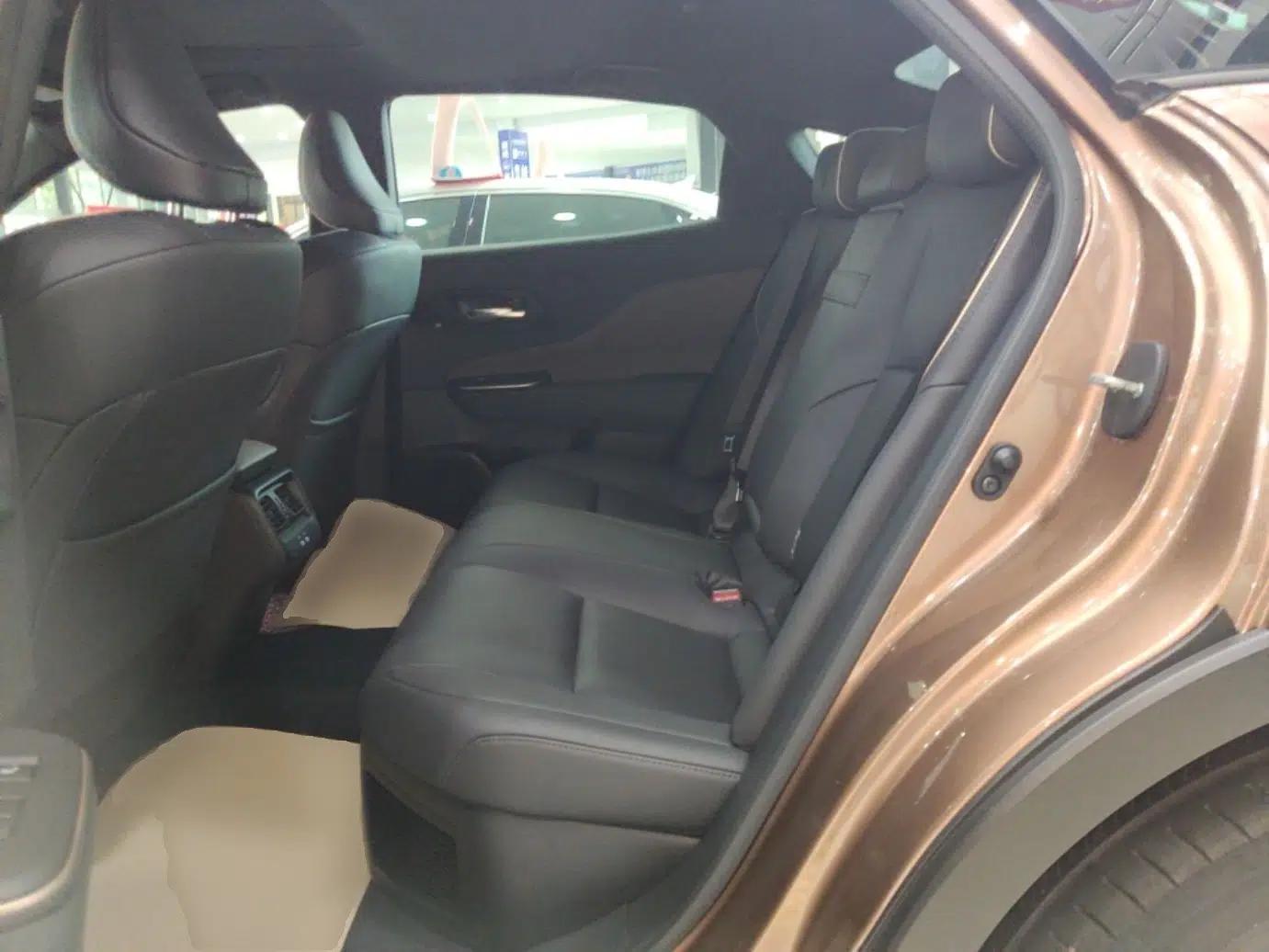Toyota Crown 2023 2.5L SportCross HEV Two-Wheel Drive Prestige Edition — миниатюра 20