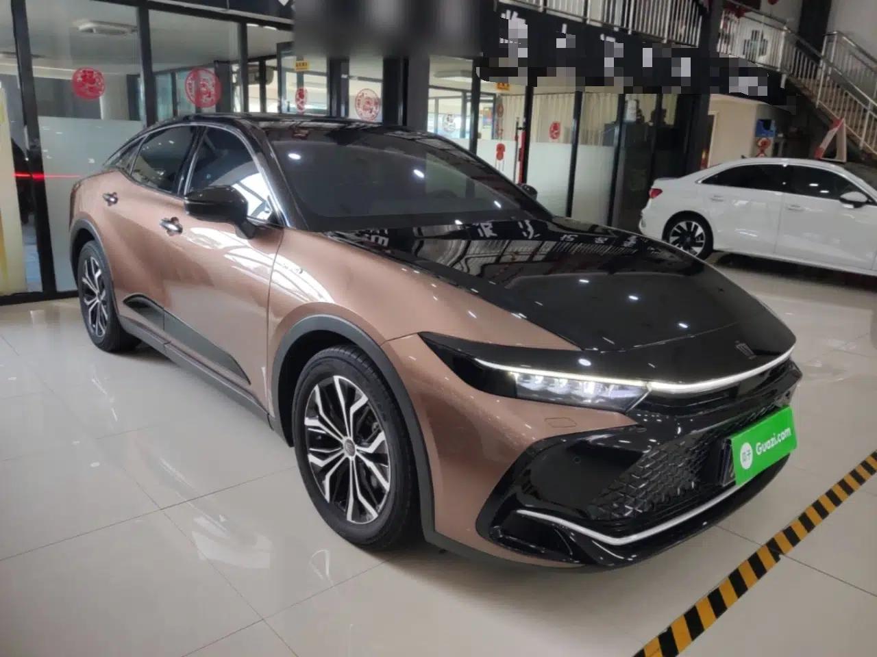 Toyota Crown 2023 2.5L SportCross HEV Two-Wheel Drive Prestige Edition — миниатюра 3