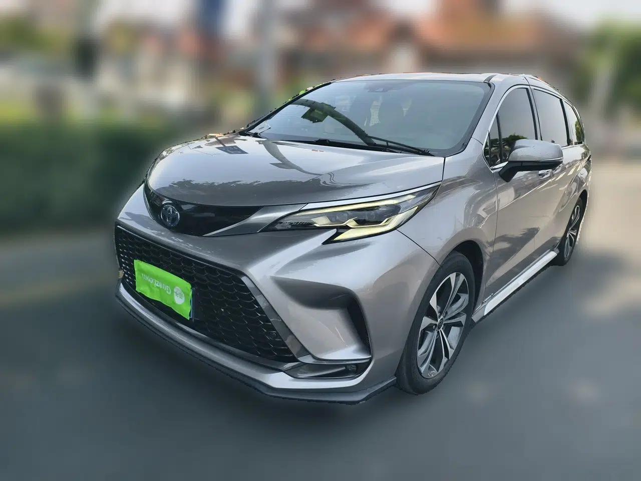Toyota Granvia 2023 2.5L Hybrid Flagship VIP Edition — миниатюра 1