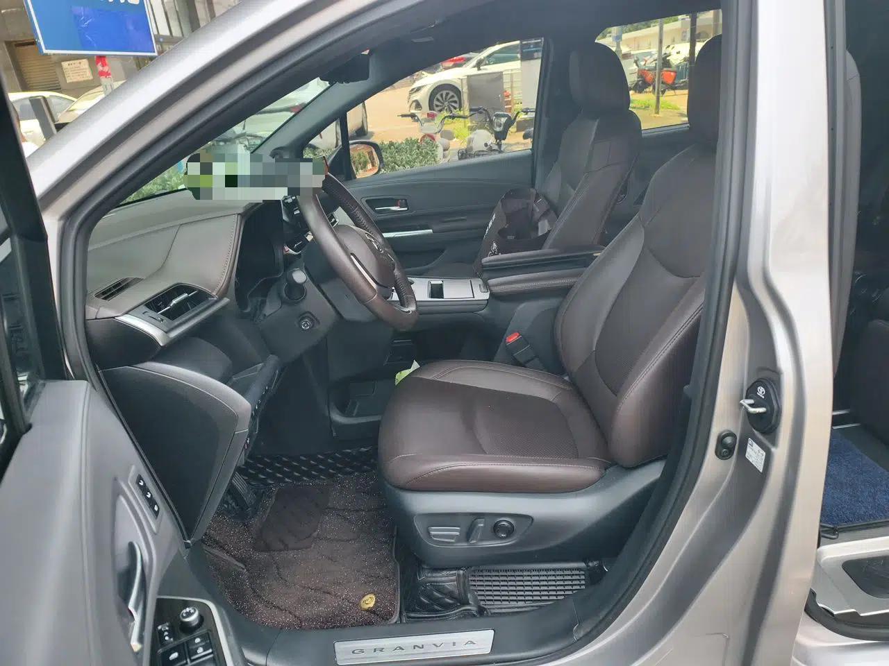 Toyota Granvia 2023 2.5L Hybrid Flagship VIP Edition — миниатюра 15