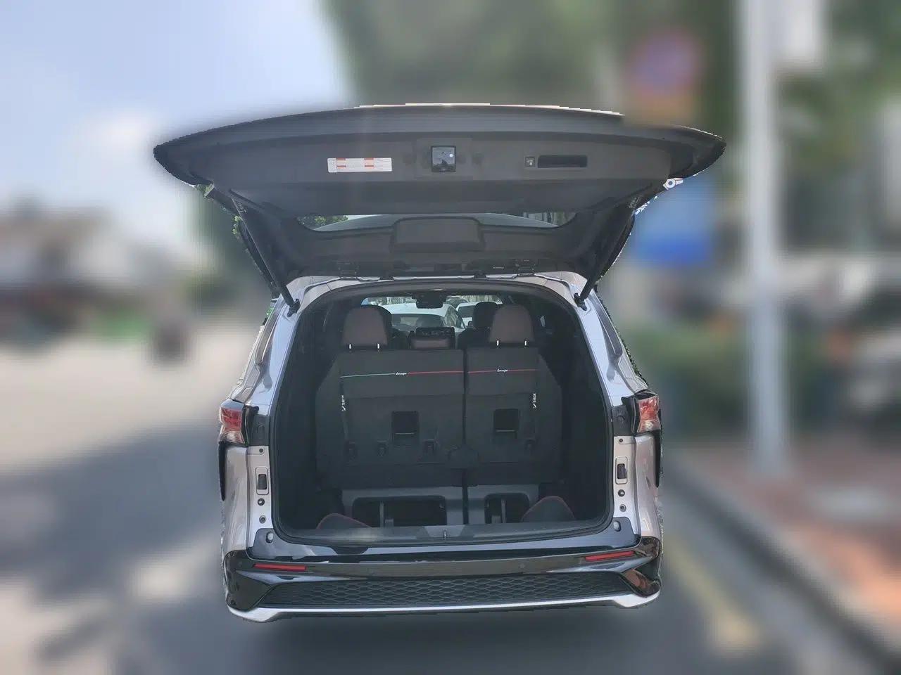 Toyota Granvia 2023 2.5L Hybrid Flagship VIP Edition — миниатюра 19